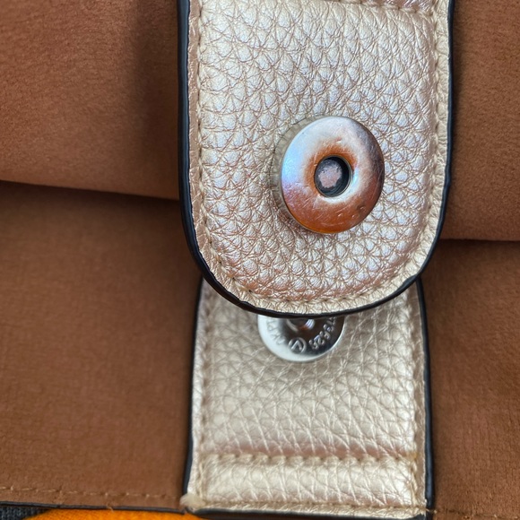 CO LAB Golden purse with inside leopard zip and snap closure. - Picture 8 of 16